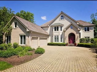 28560 N Sky Crest Dr, Mundelein, IL 60060