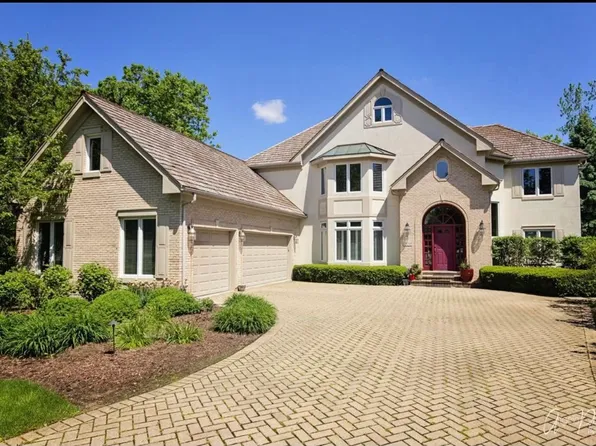 28560 N Sky Crest Dr, Mundelein, IL 60060