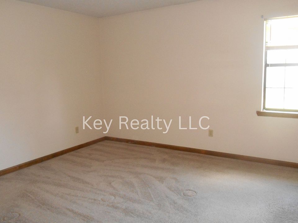 2nd image of 2521 Riverwynd Dr #A