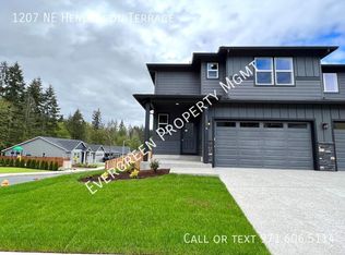 1207 NE Henderson Ter, Estacada, OR 97203