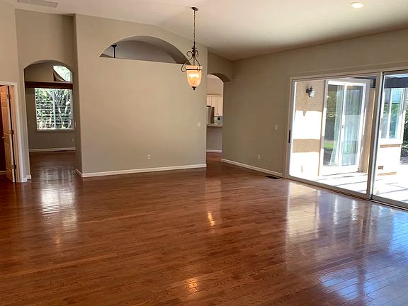 4th image of 48 E Country Club Dr