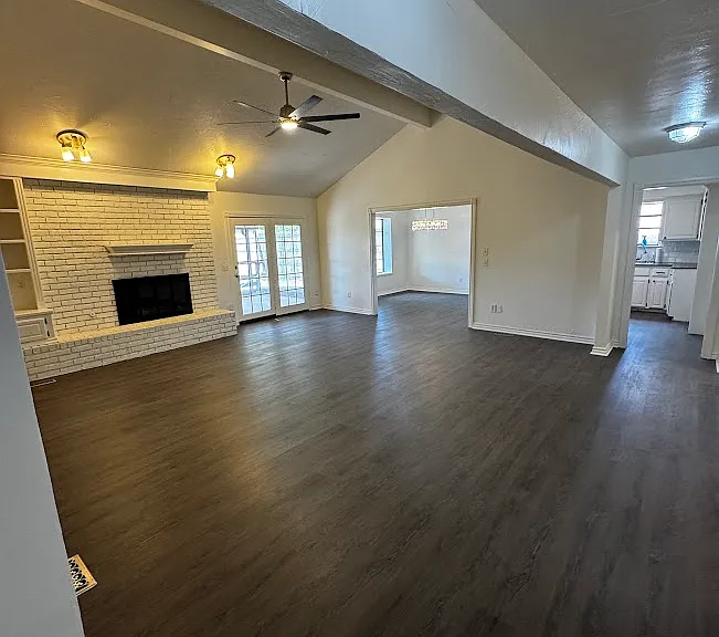 E Parkland Dr — Photo 1