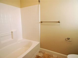 642 Jasmine Parke Dr APT 2, Bakersfield, CA 93312