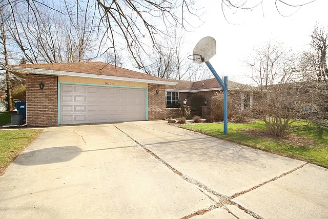 1372 Westminster Ln photo 1