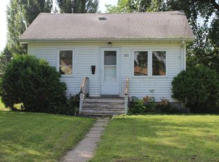 525 12th St NW, East Grand Forks, MN 56721