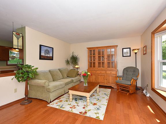 2nd image of 1904 Harris Highland Dr