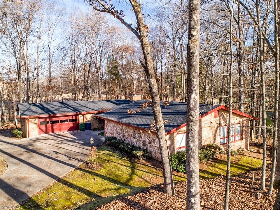 1st image of 115 Beechwood Dr