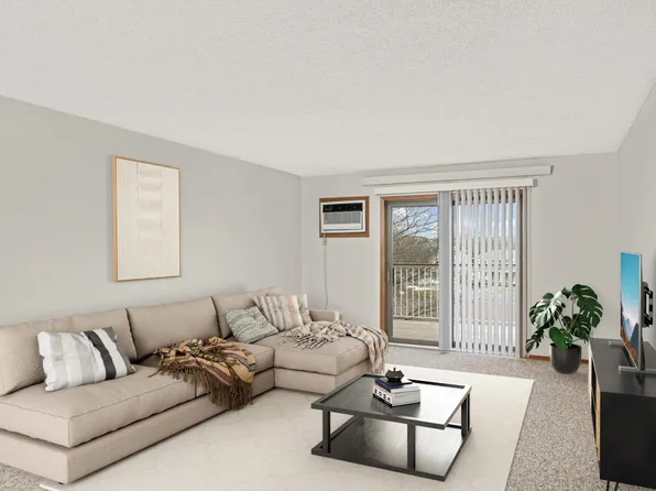 570 Whispering Ln APT 302, Hastings, MN 55033
