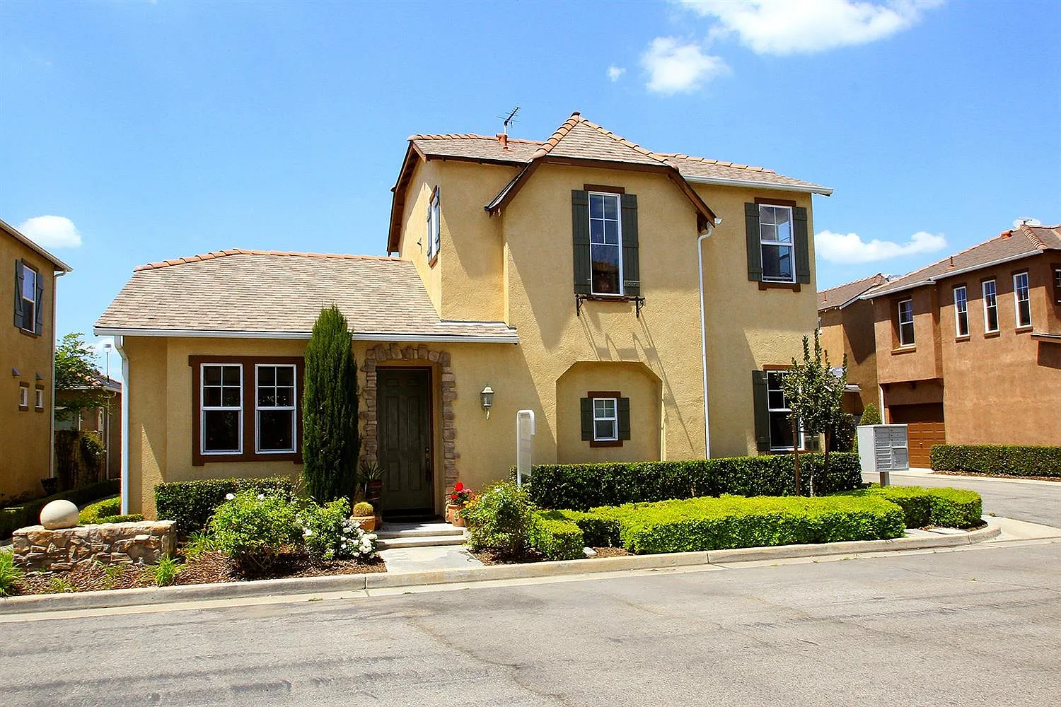 1770 N Merlan Ln photo 1