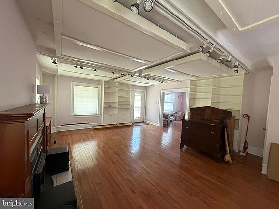 5th image of 102 School Ln
