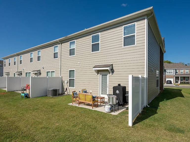 447 Augustine Dr — Photo 25