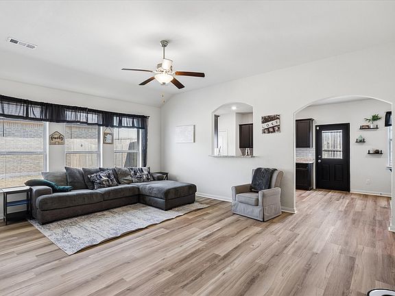 5th image of 3008 Watercrest Dr