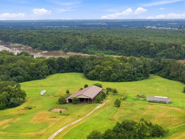 19900 Rocheport Rd, Boonville, MO 65233