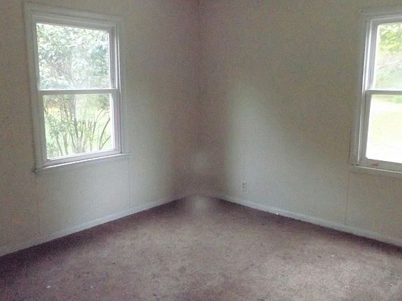 4th image of 325 Diven Ave