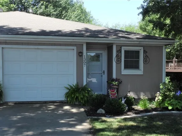 1307 N Ridge Pkwy, Olathe, KS 66061