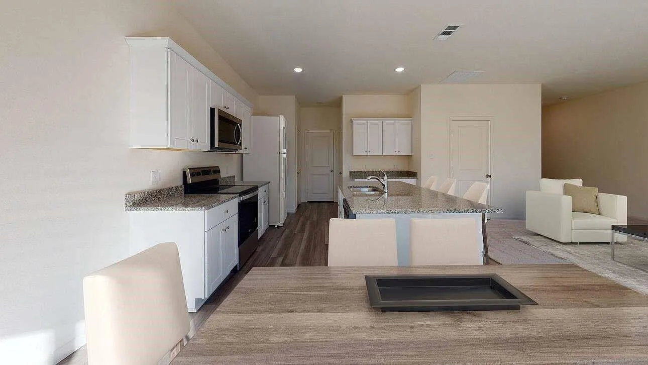 4 bed, 2.5 bath, 2121 sqft, $2,100 — Photo 4