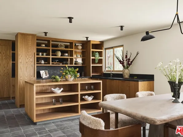 5698 Holly Oak Dr, Los Angeles, CA 90068