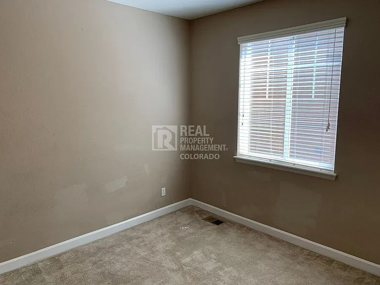 5028 S Versailles Cir — Photo 24