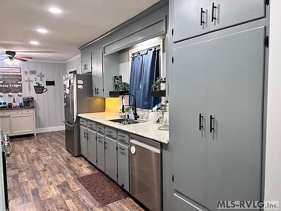 5th image of 411 Holmes St