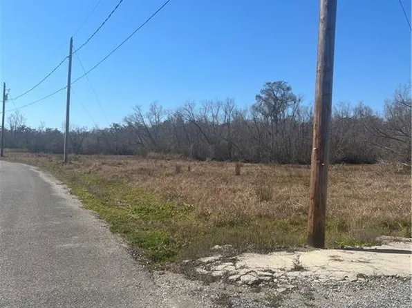 137 Tahiti Trl, Vacherie, LA 70090