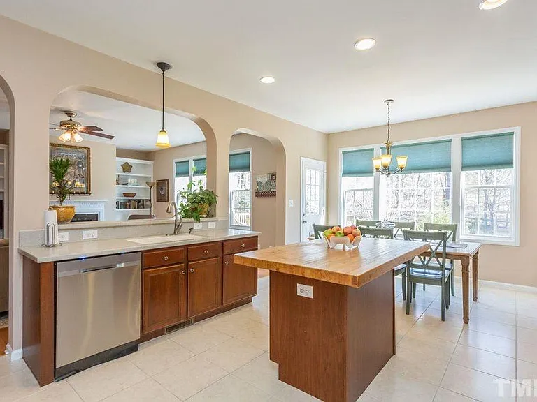 2501 Becketts Ridge Dr — Photo 7