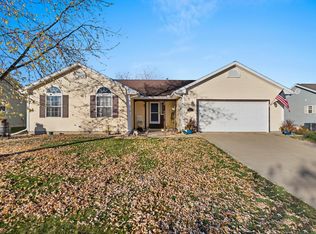 615 Hawthorne Dr, Saint Joseph, IL 61873