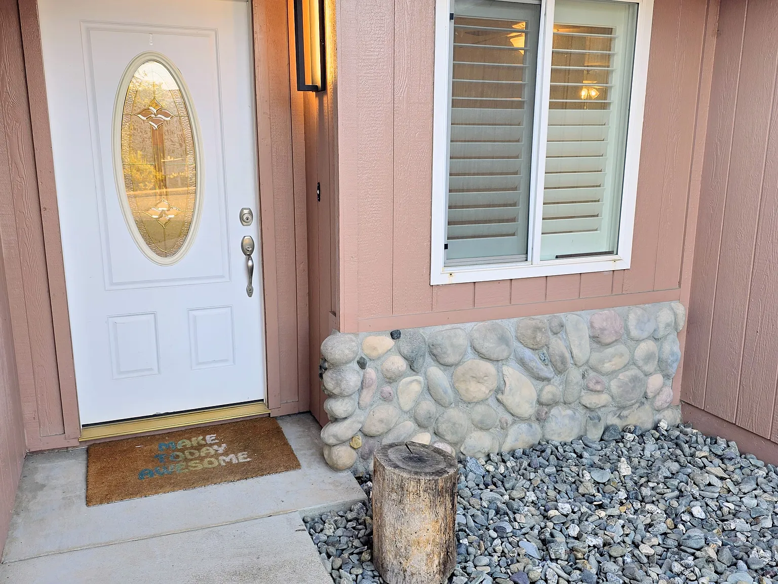 4 bed, 1900 sqft, $2,295 — Photo 2