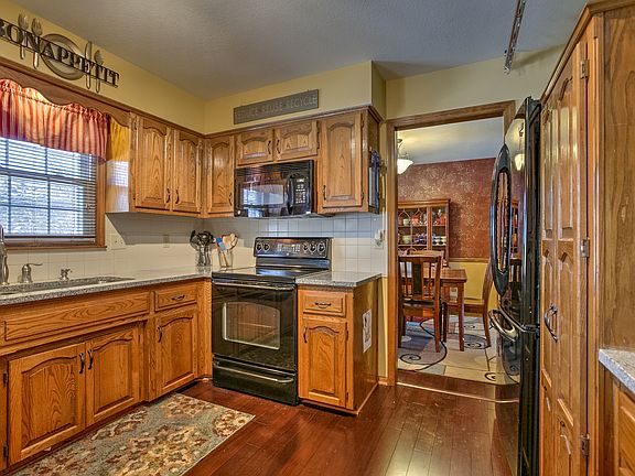 4th image of 1621 Windsor Ln