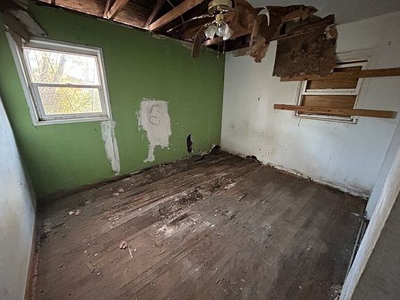 5th image of 22415 Strassburg Ave