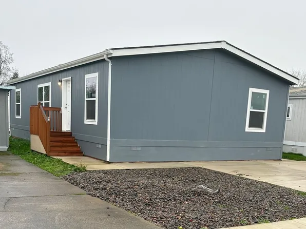 1025 S 6th St Space 78, Harrisburg, OR 97446