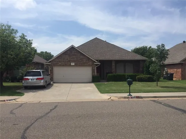 905 Oak Creek Dr, Moore, OK 73160