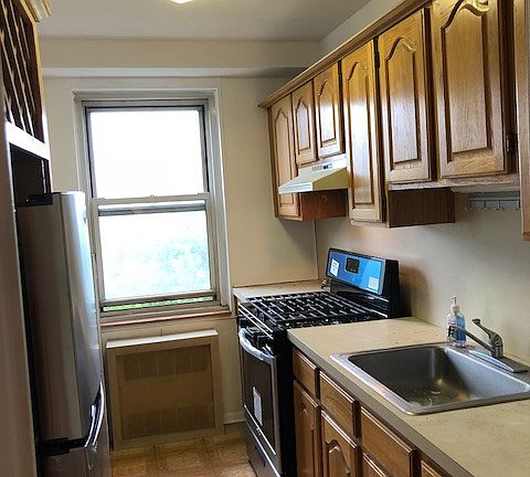 3rd image of 225 Saint Pauls Ave #6