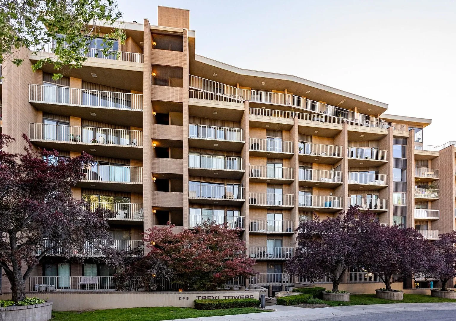 Rare 1,600+ Sq Ft Condo In The Marmalade District — Photo 1
