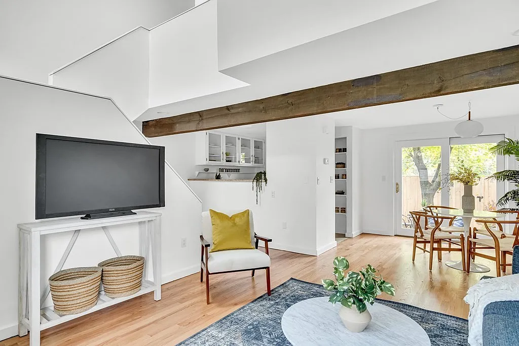 2 bed, 970 sqft, $4,200 — Photo 4