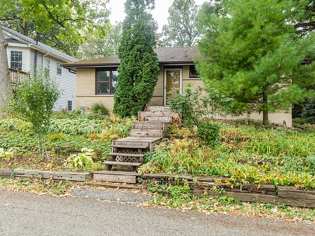 1st image of 26856 N Oakdale Ln