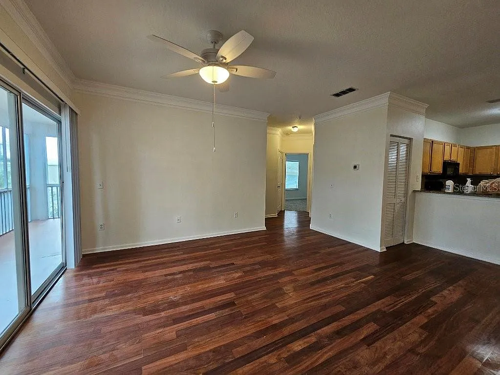 3 bed, 2.0 bath, 1401 sqft, $2,495 — Photo 4