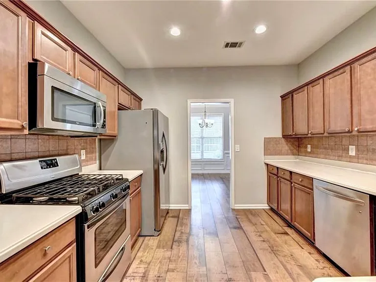 410 Ruby Forest Pkwy — Photo 4