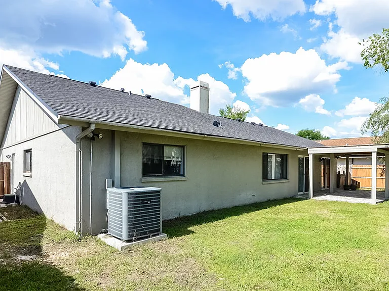 1124 Blufield Ave — Photo 14
