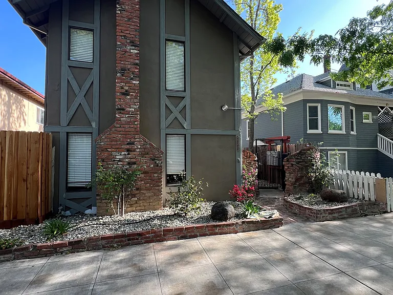 2323 N St — Photo 14