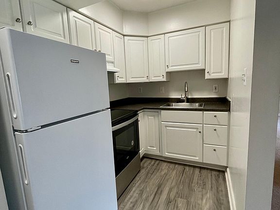 3rd image of 2824 Coolidge Hwy APT 30