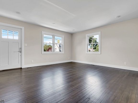 4th image of 1308 Green St