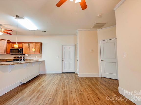 5th image of 217 Crystal Springs Ln