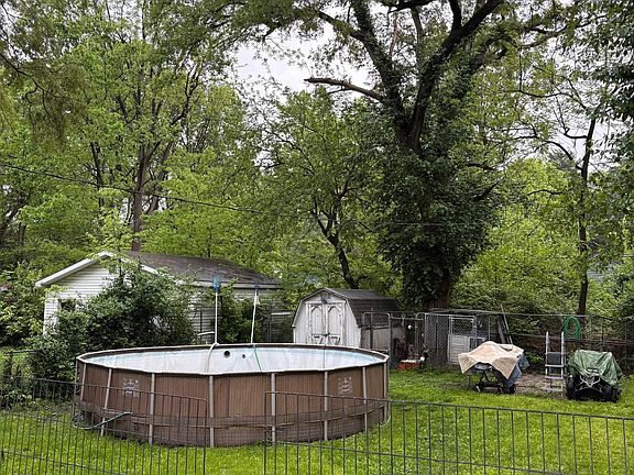 5th image of 3425 Kinnear Ave
