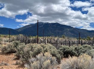 45 Las Animas Rd, El Prado, NM 87529