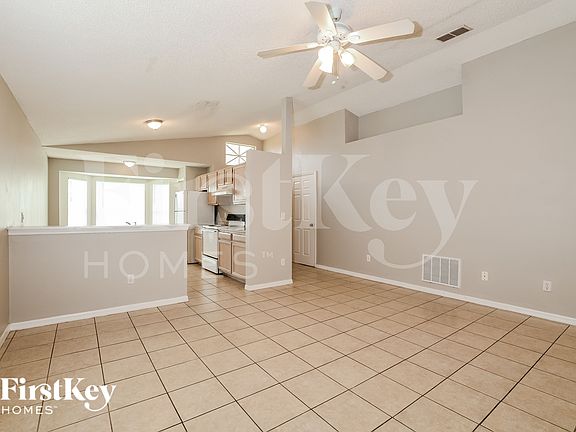 4th image of 7575 Groveoak Dr