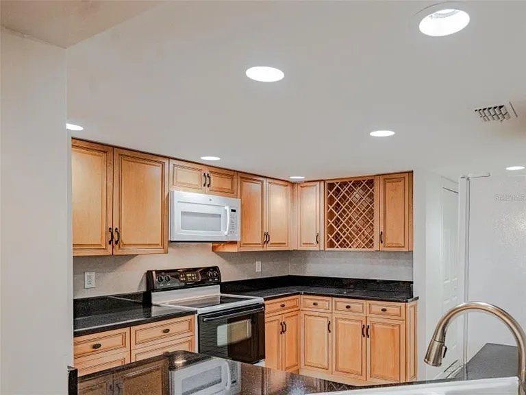 1 Lake Hollingsworth Dr #6 — Photo 7