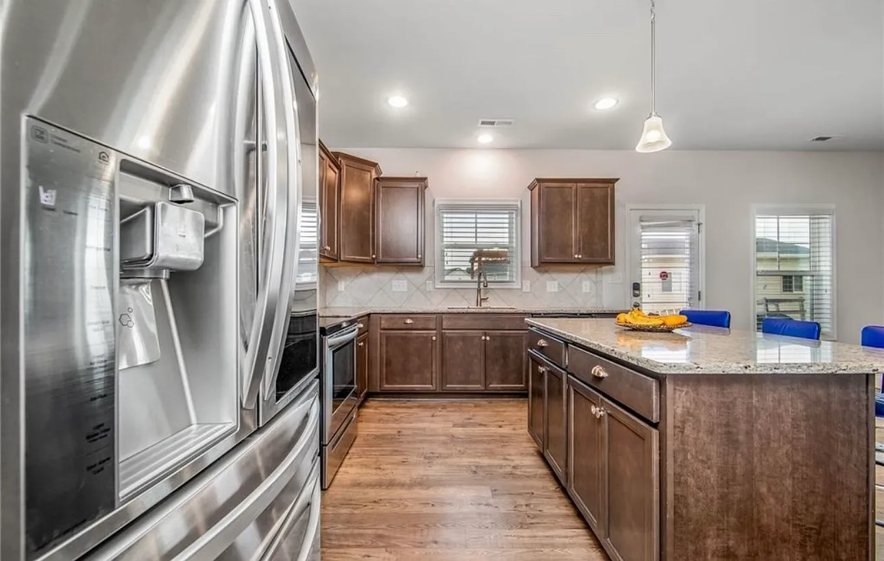 2209 Courtland Dr — Photo 3