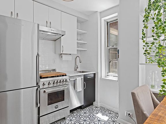 3rd image of 220 Madison Ave APT 8L