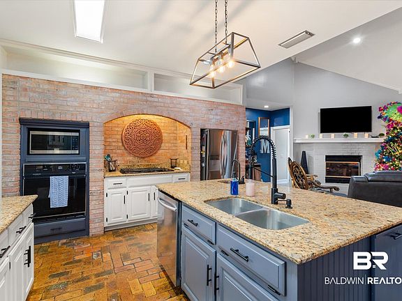 5th image of 2828 Grant St #C