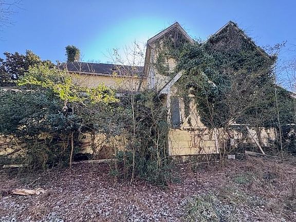 2nd image of 2615 Woodward Rd